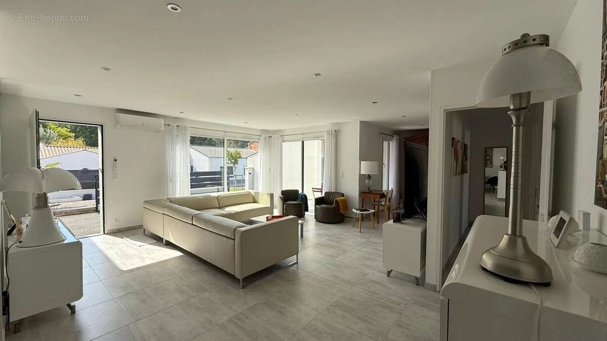 Maison à VAUX-SUR-MER