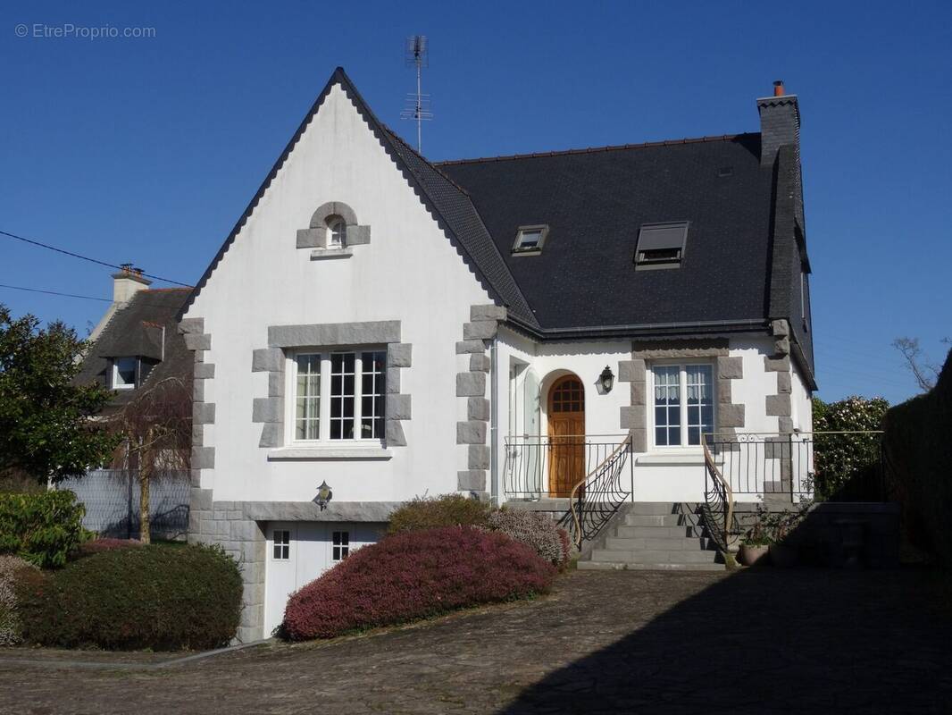 Maison à PLOUBEZRE