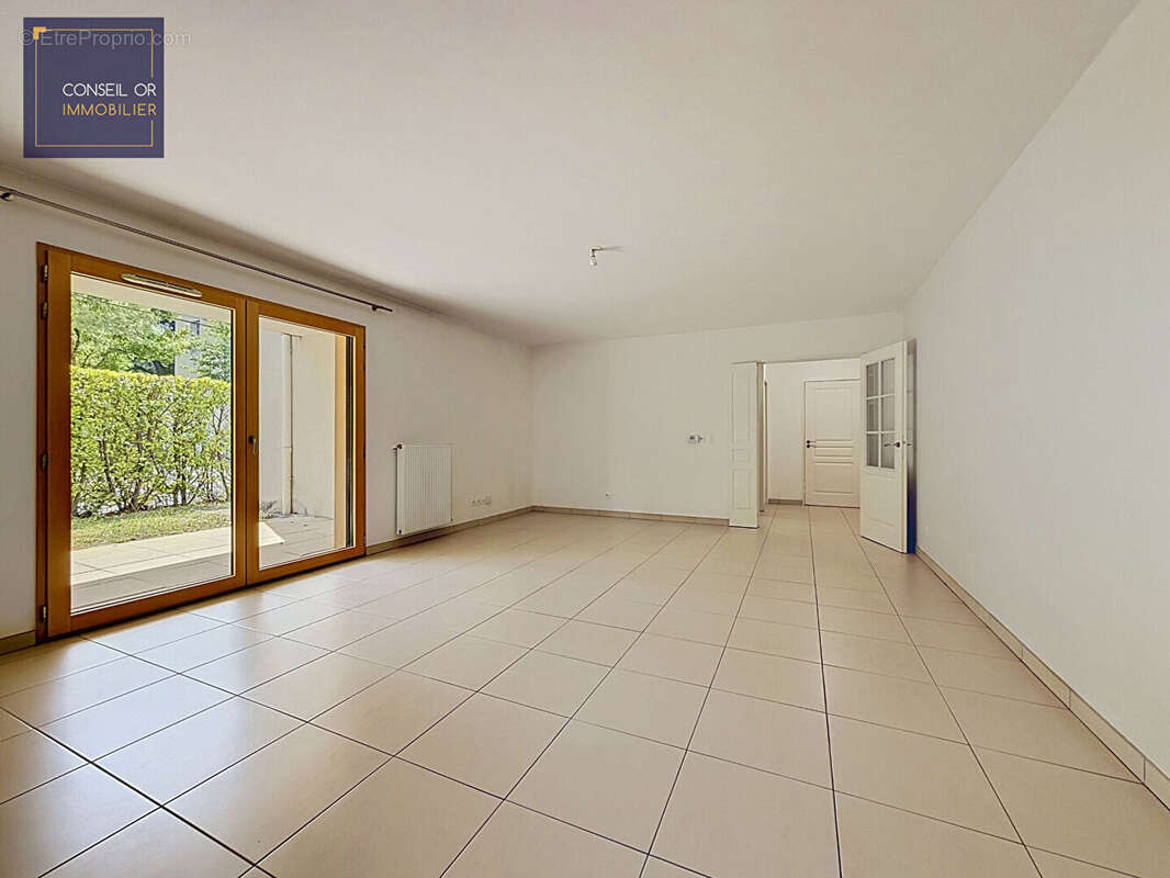 Appartement à SAINT-GENIS-LAVAL