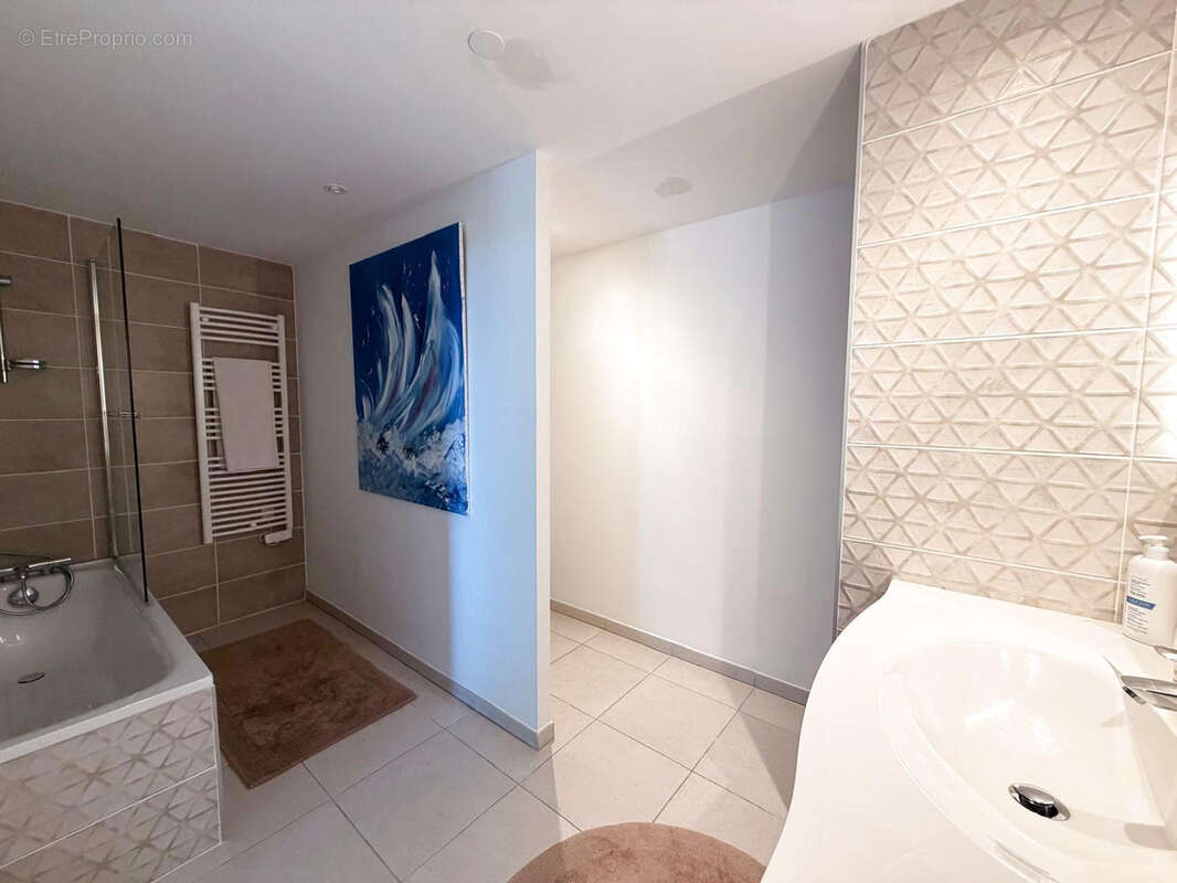NIMES TOUR MAGNE/ LAMPEZE Appartement de standing T4 de 125 m2 - photo 14