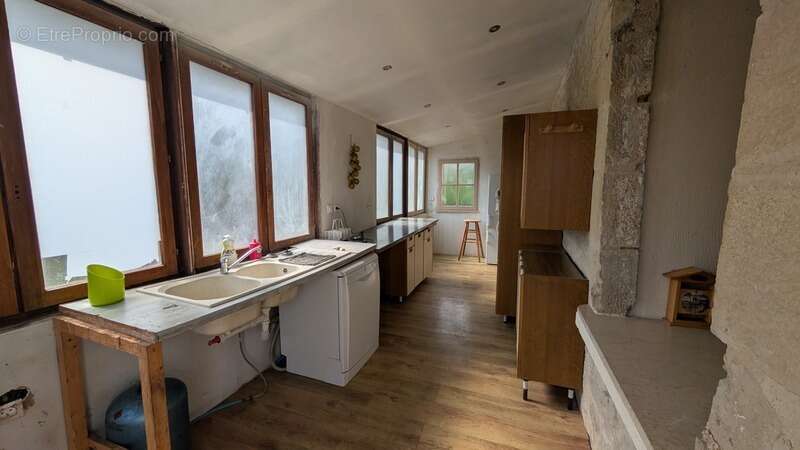 Maison à PACY-SUR-ARMANCON