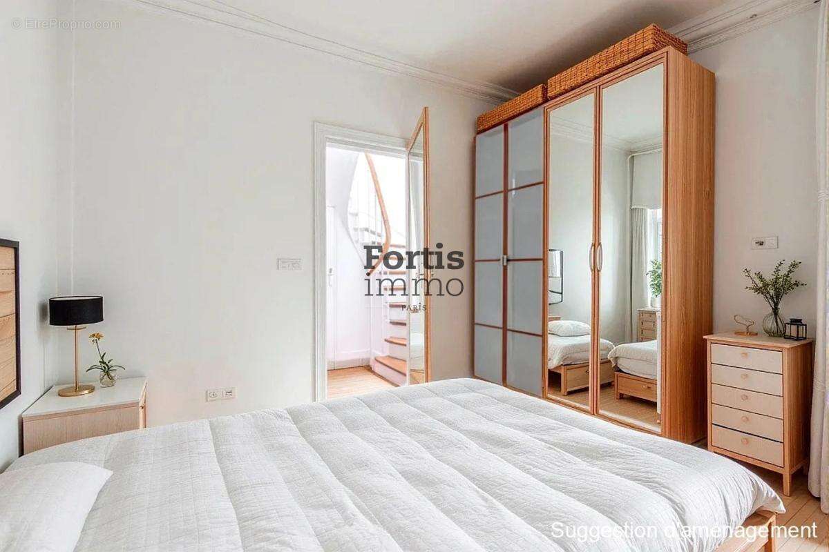 Appartement à PARIS-16E