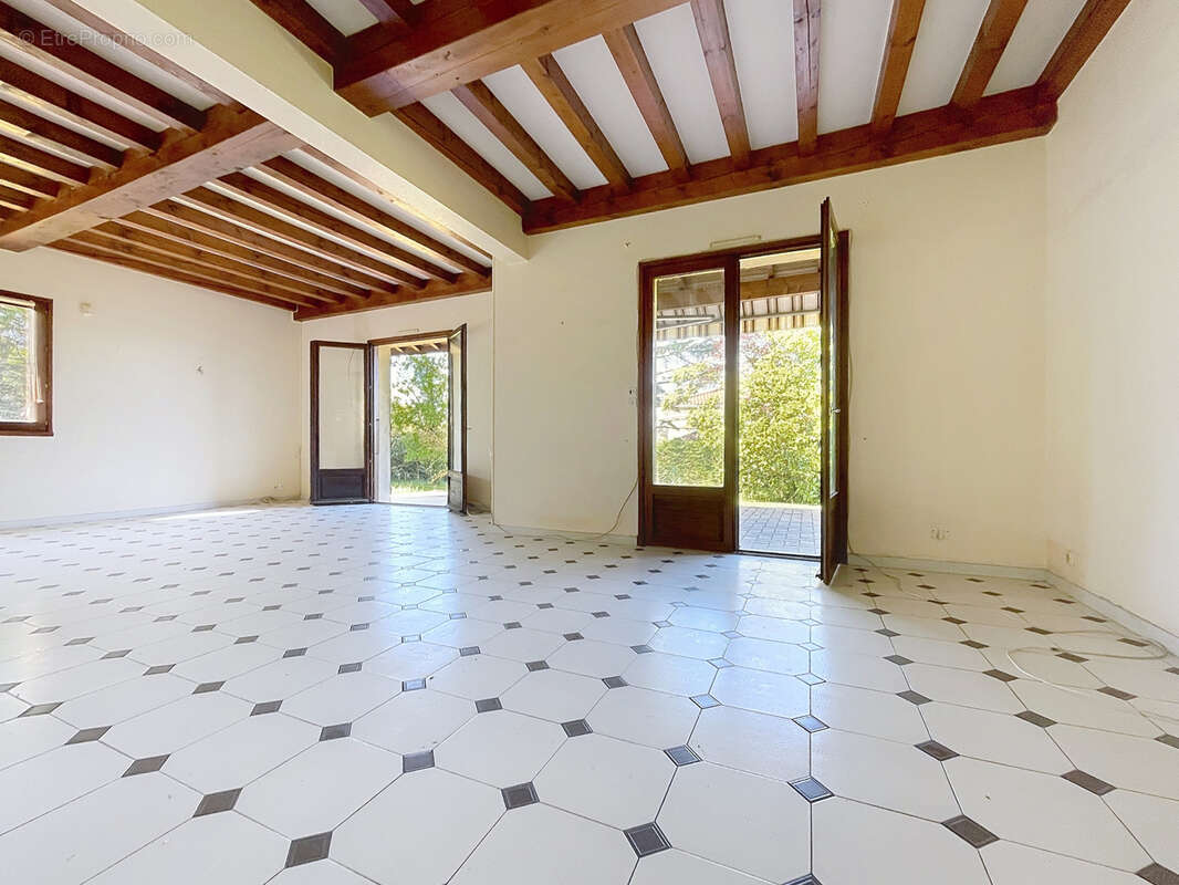 Maison à SAINT-GENIS-LAVAL