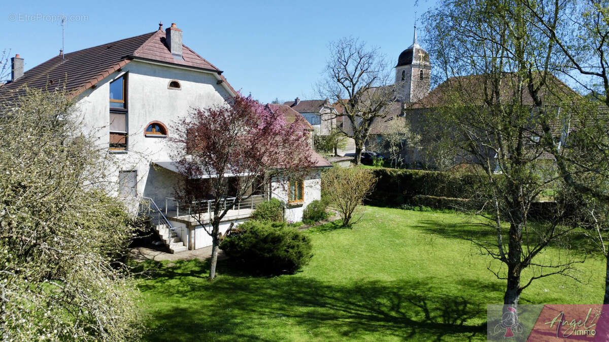 Maison en pierre de caractère 245 m2 5 chambres beaux volumes DPE C - photo 2