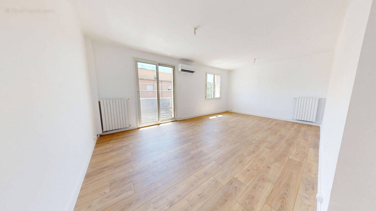 Appartement à MARSEILLE-4E