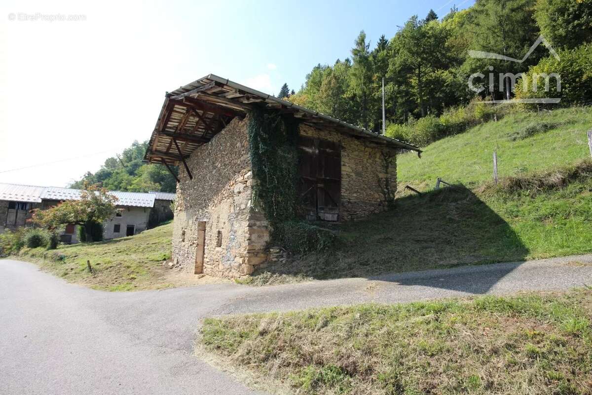 A vendre terrain a batir 1089 m2 + grange - la croix de la rochette 73110 - photo 2