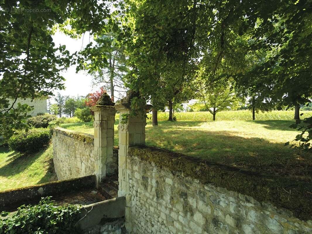 Maison à MONTHOIRON