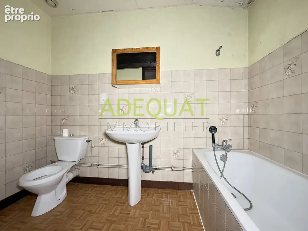 BOURGOIN JALLIEU 'RUE PIETONNE', appartement de type 2 en duplex… - photo 11