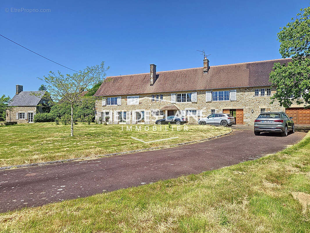 Maison à SAINT-POIS