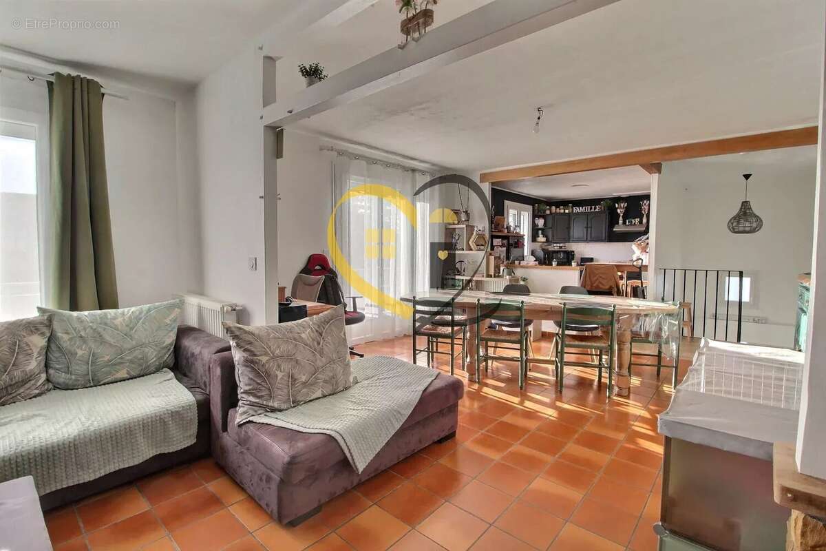 Maison à SOYE-EN-SEPTAINE