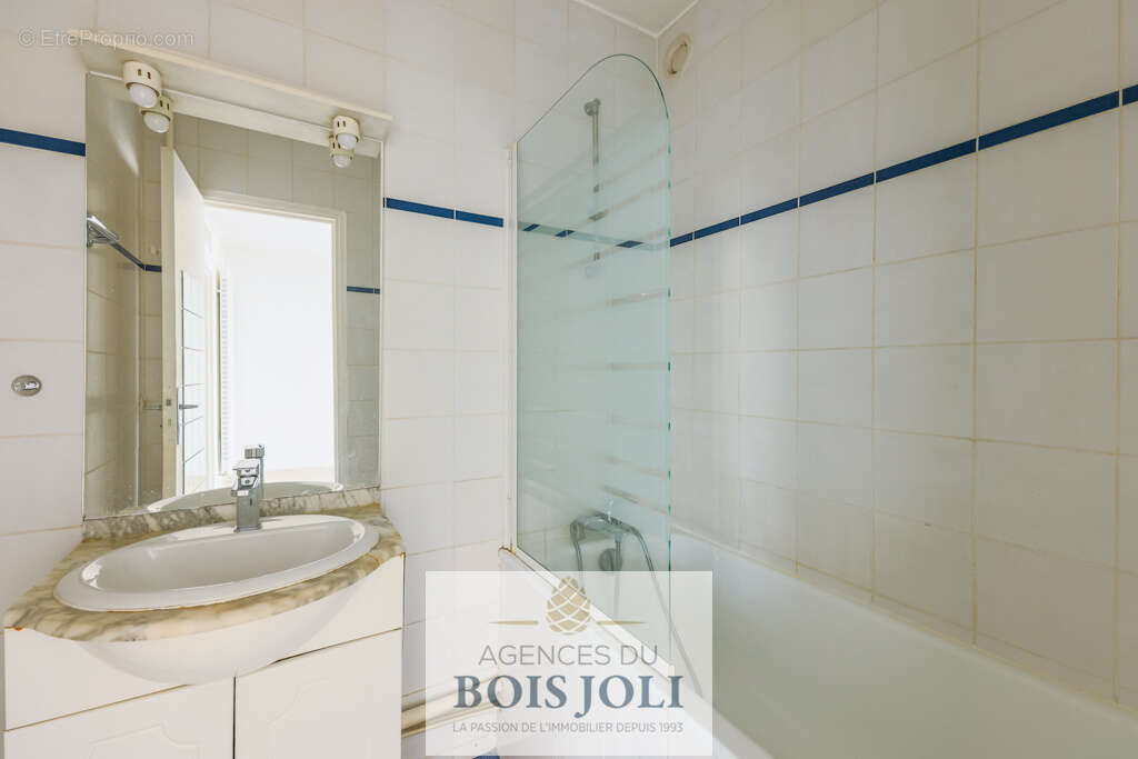 Appartement à COURBEVOIE