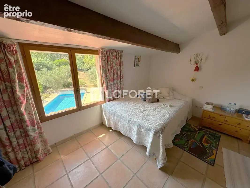 Villa avec piscine - Le Val 6 pièces 4 chambres 200 m² - photo 15