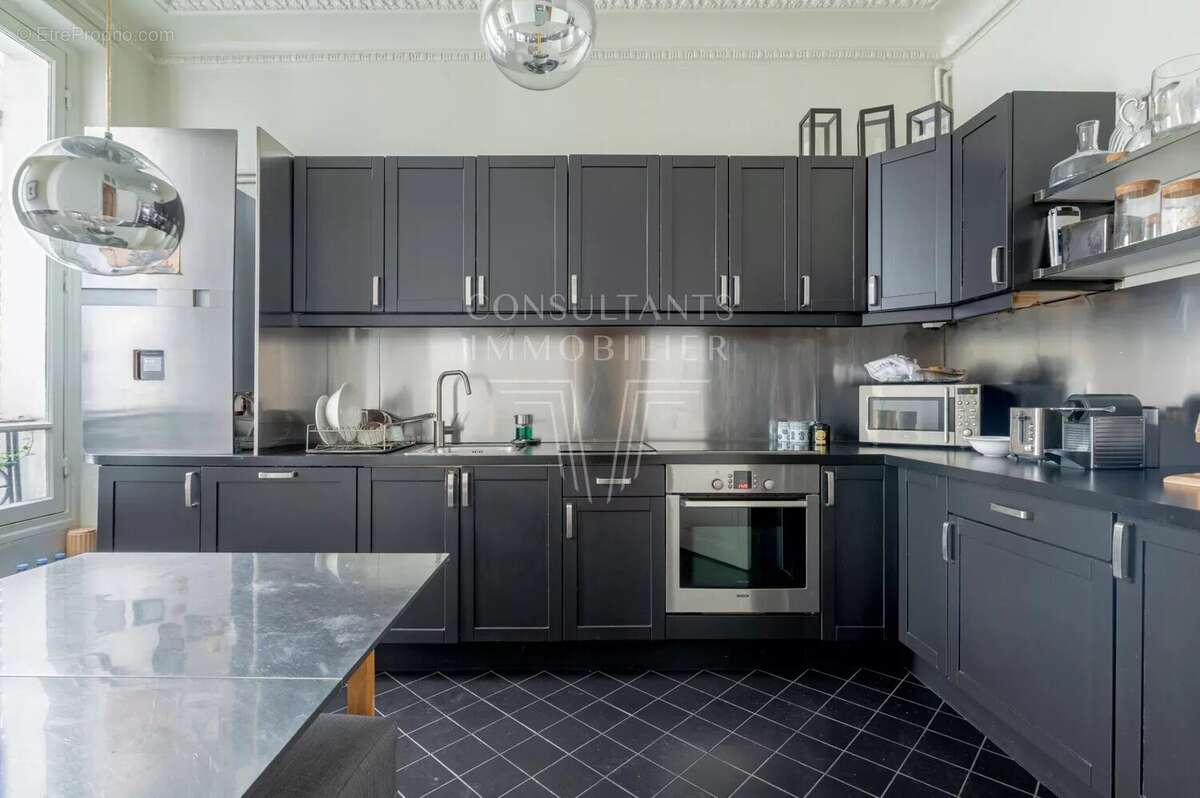 Appartement à PARIS-17E