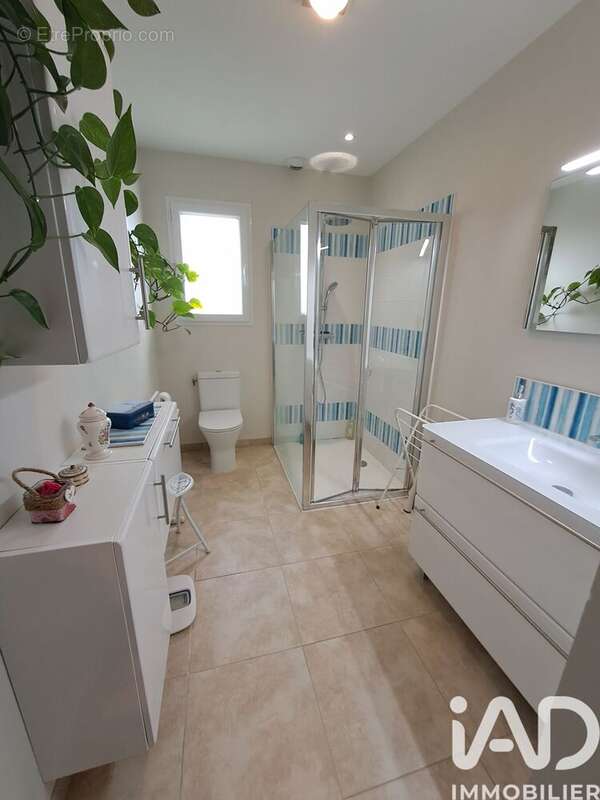 Maison 90 m² à Saint-Just-Luzac  - photo 7