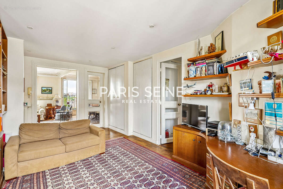 Appartement à PARIS-7E