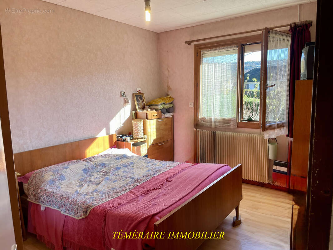 Maison à MONNET-LA-VILLE