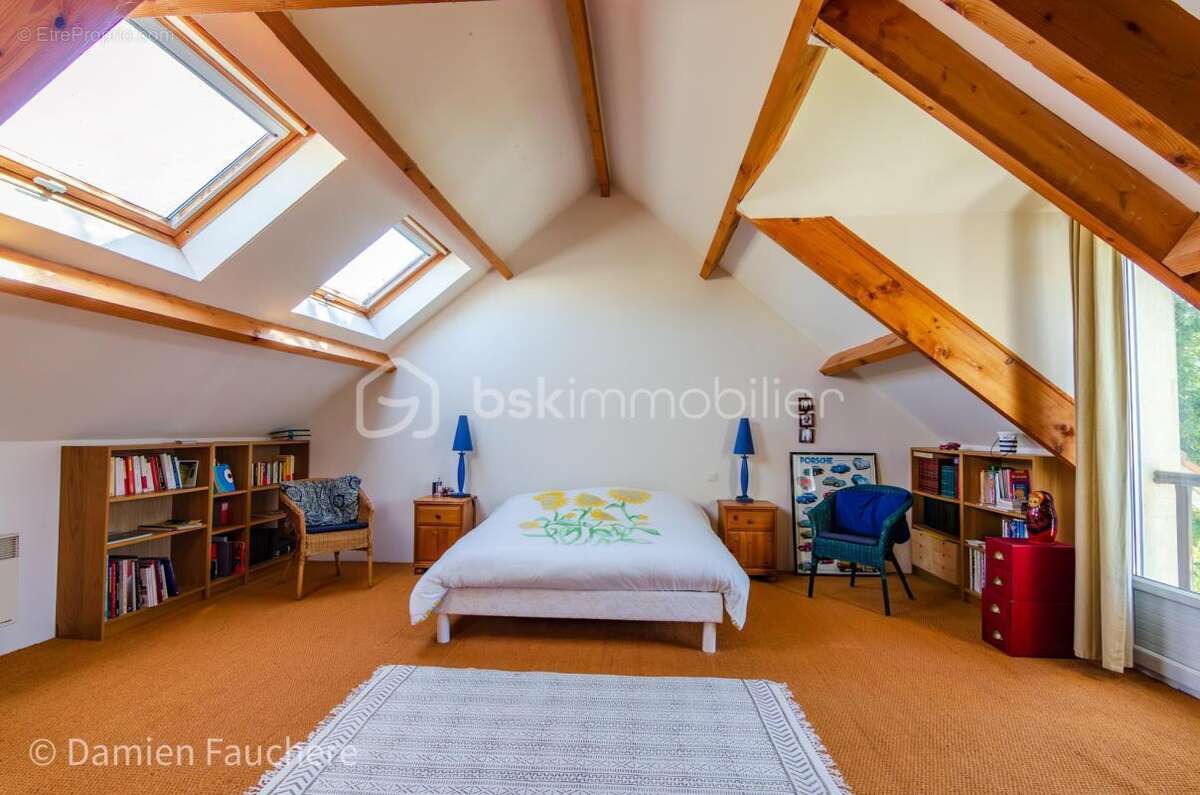 Maison familiale de plain-pied majoritairement avec véranda et jardin au calme ! - photo 11