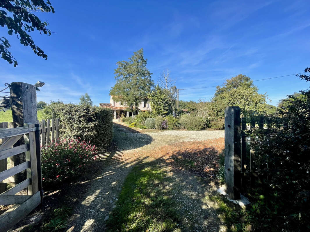 Maison à LES NOUILLERS