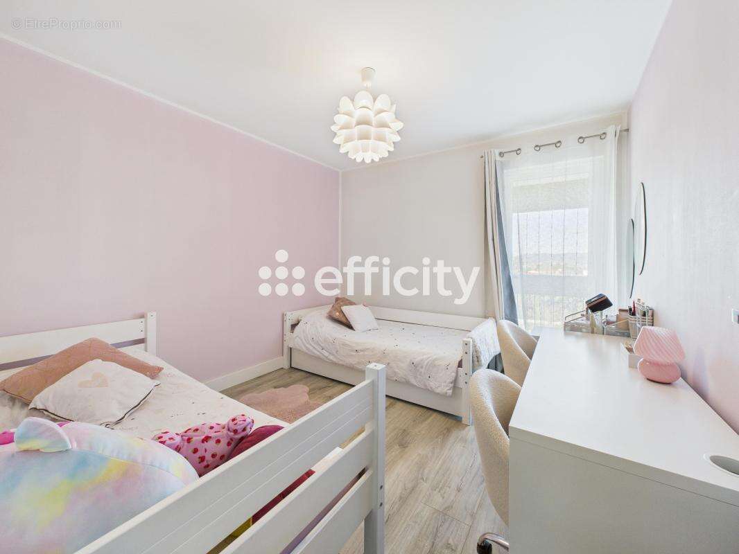Appartement à RILLIEUX-LA-PAPE