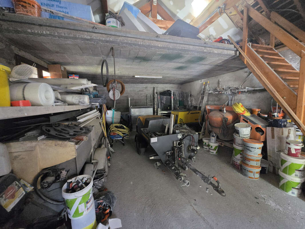 Commerce à SAINT-JEOIRE-PRIEURE