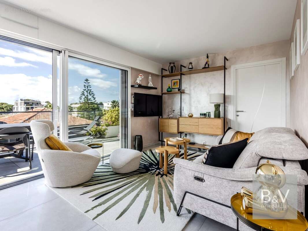 Appartement à SAINT-LAURENT-DU-VAR