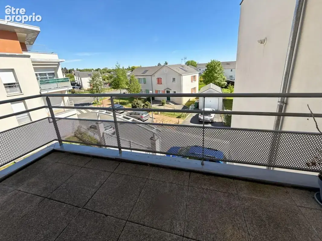  Coup de Cœur à Saint-Pryvé : Appartement T2 avec Terrasse & Parking !  - photo 3