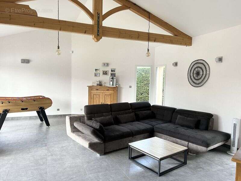 Maison à MONTROND-LES-BAINS