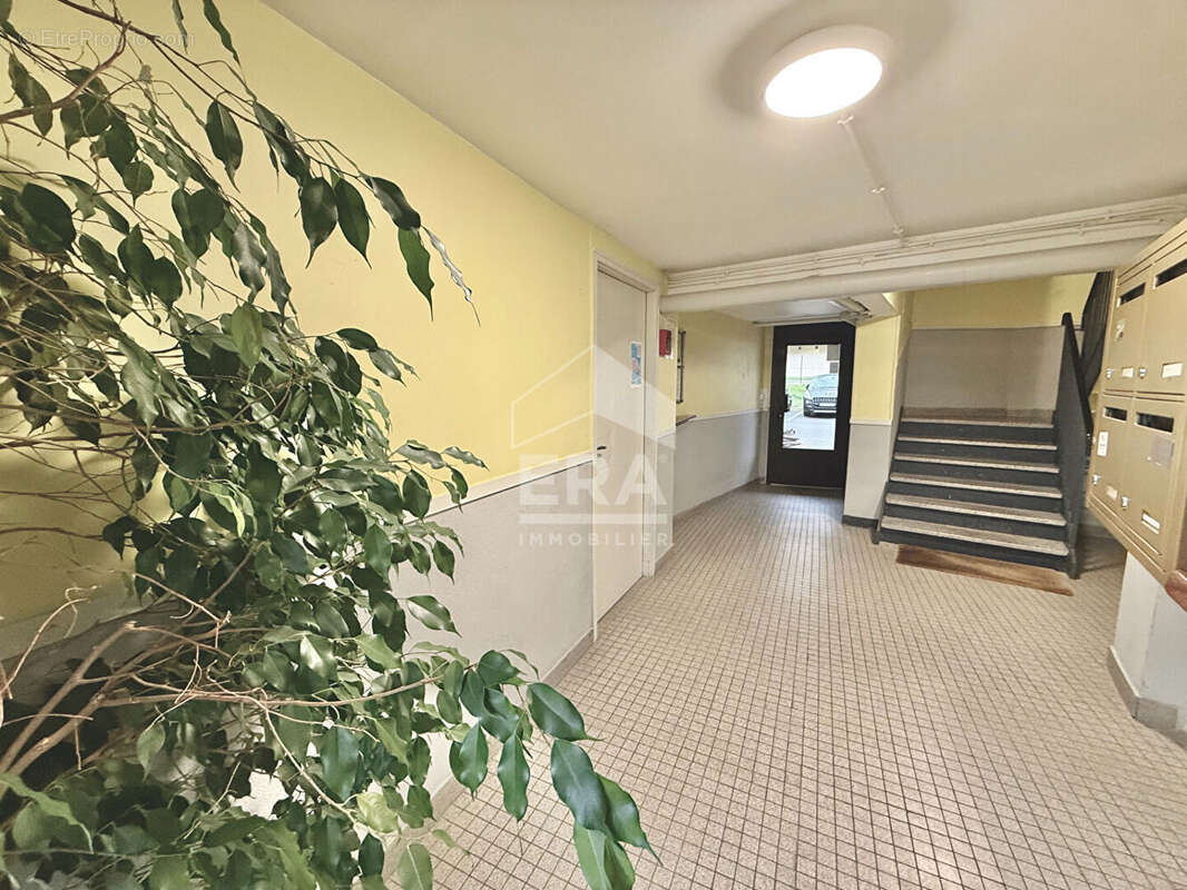 Appartement à SAINT-JEAN-DE-LA-RUELLE