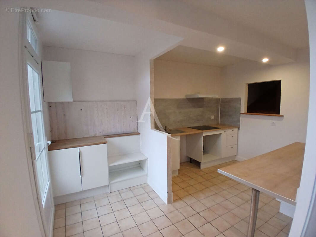 Maison à SAINT-GEORGES-DES-COTEAUX