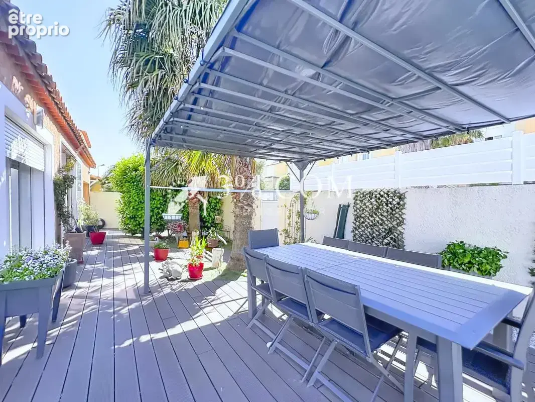 Maison de plain-pied avec piscine, jardin et vue dégagée sur - photo 13