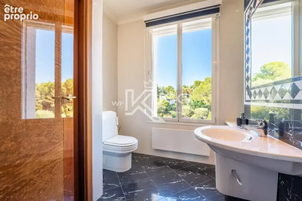 Saint Raphael appartement de prestige de 295 m² avec accès privé par ascenseur. pleine vue mer et triple garages - photo 16