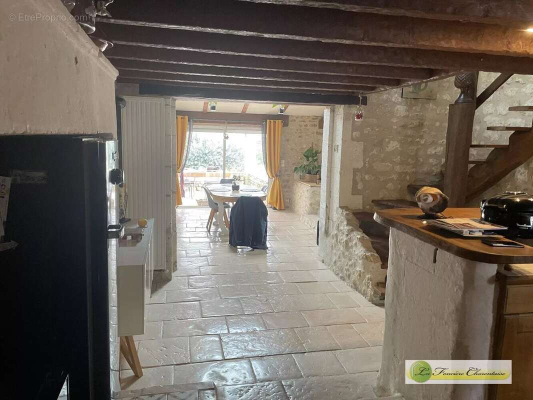 Maison à MAGNAC-SUR-TOUVRE