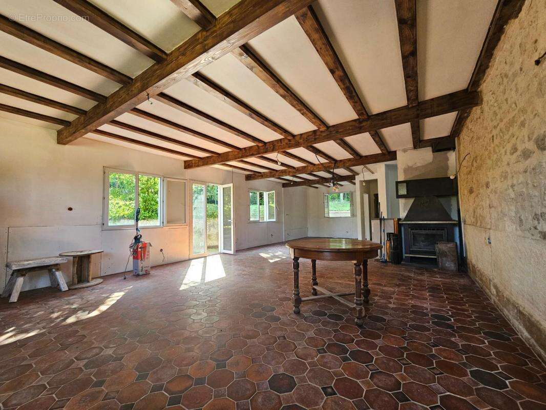 Maison à SAINT-JEAN-D'ANGELY