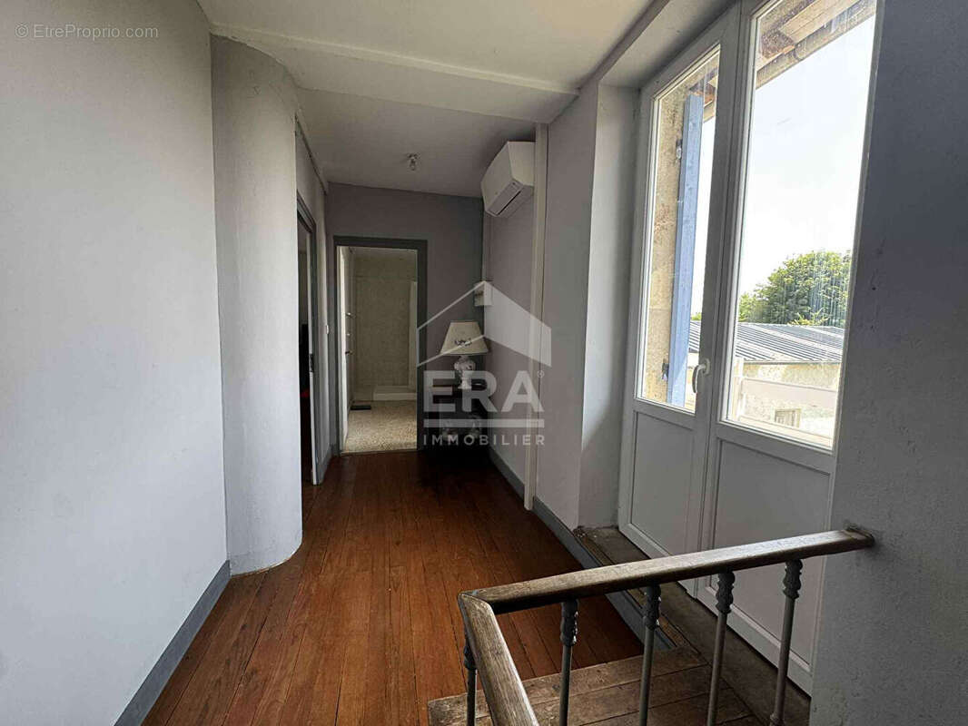 Maison à PRIGNAC-ET-MARCAMPS