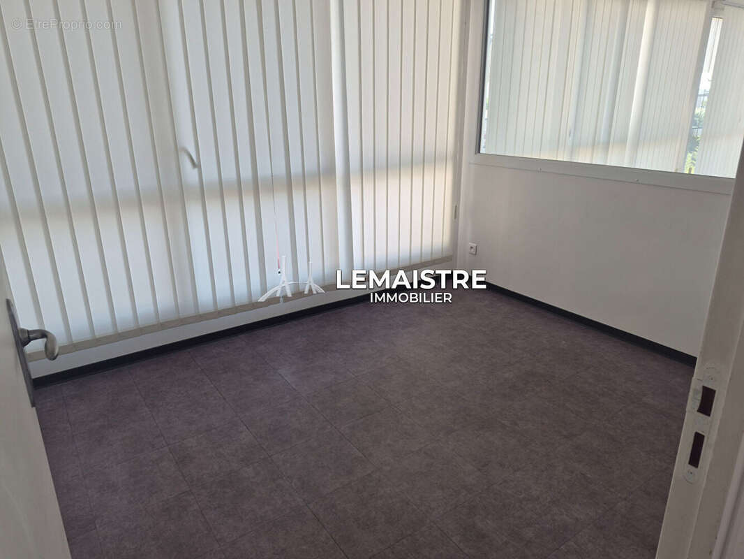 L'Espace Clémenceau - Local professionnel ou commercial - 88,86 m² - 2 parkings - photo 5