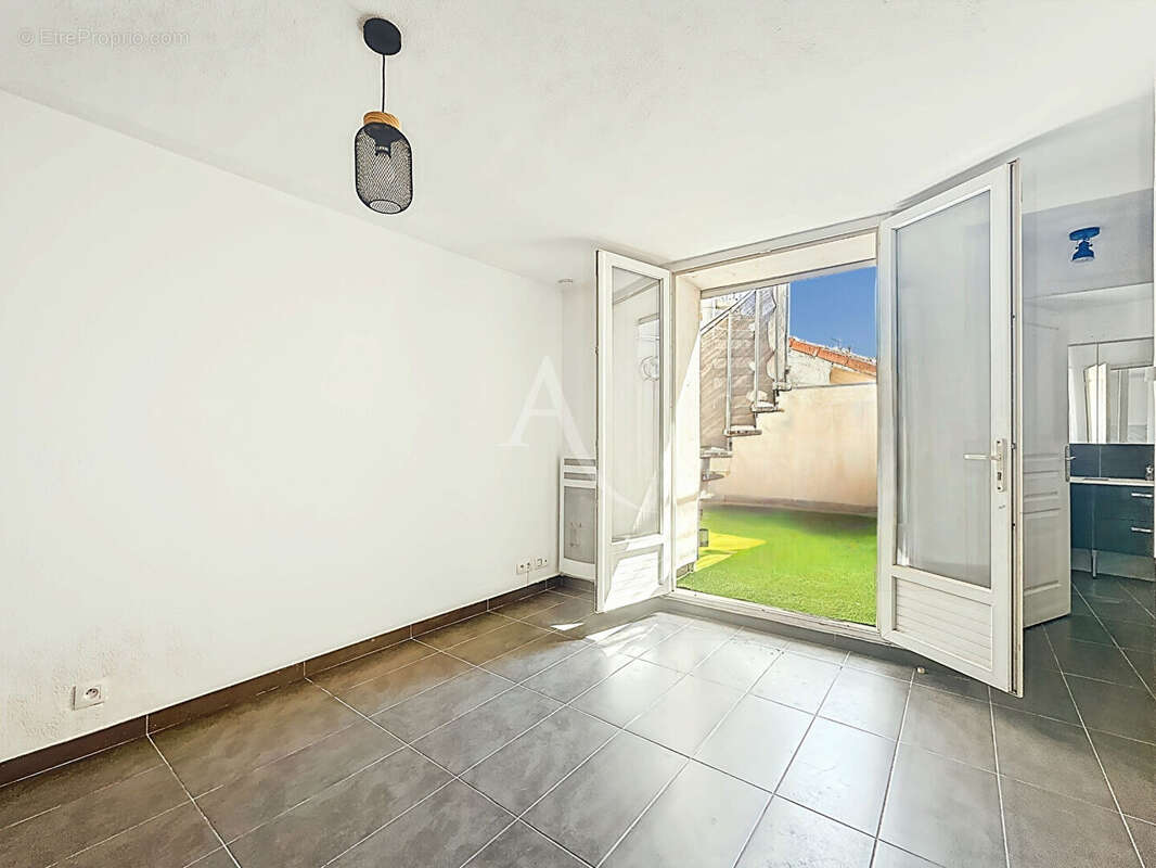 Studio  à Cannes avec  30m²  de toit terrasse - photo 5