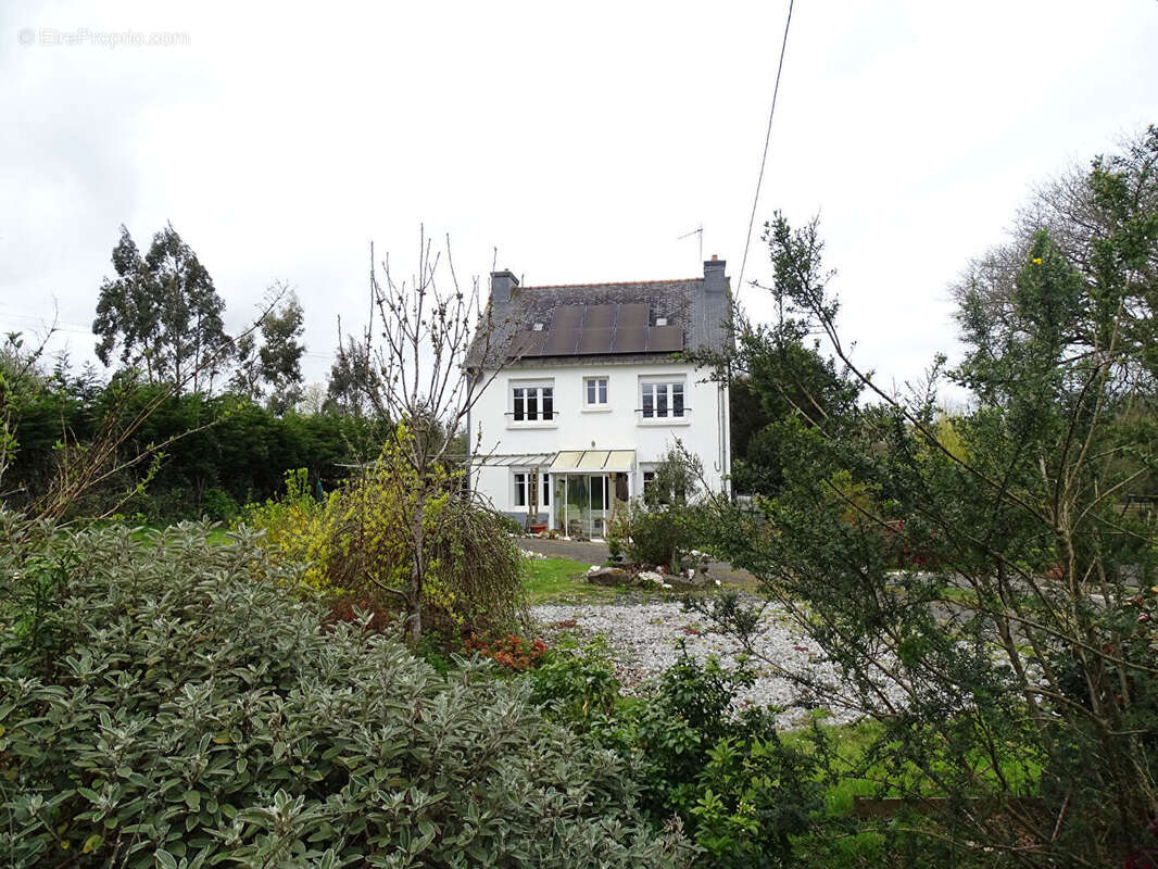 Maison à MAEL-CARHAIX