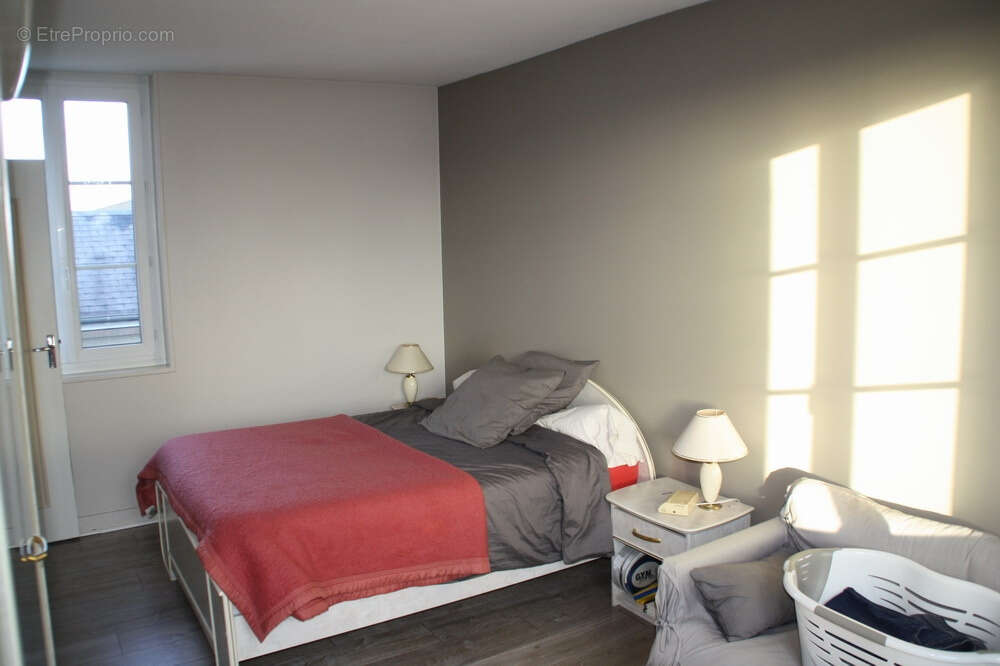 Commerce à BEAUMONT-EN-VERON