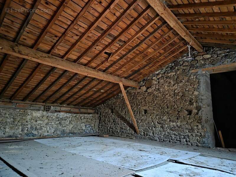 Maison à AUZELLES