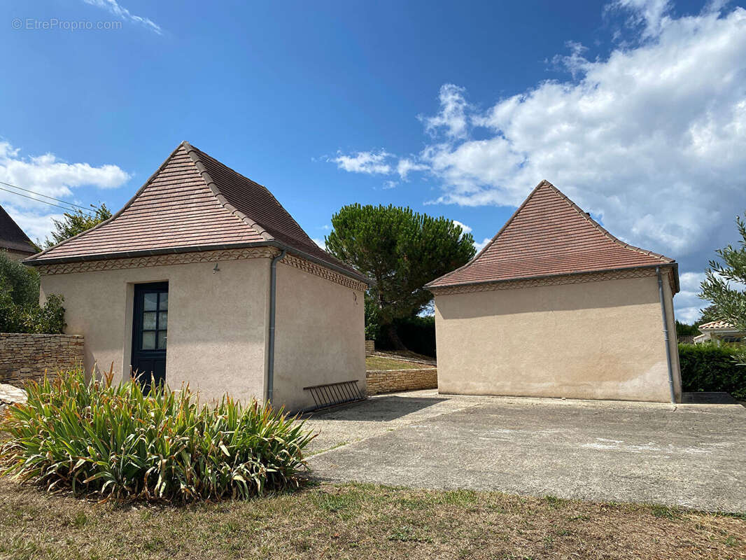 Ensemble de deux maisons  sur 4275m² - photo 3