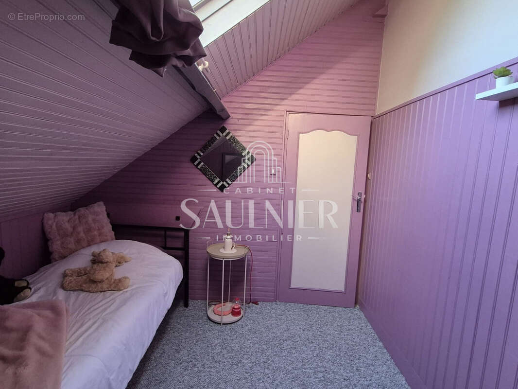 Exclusivité - Maison familiale de 126m2 avec dépendances proche du centre ville Saint-Georges-sur-Cher. - photo 14