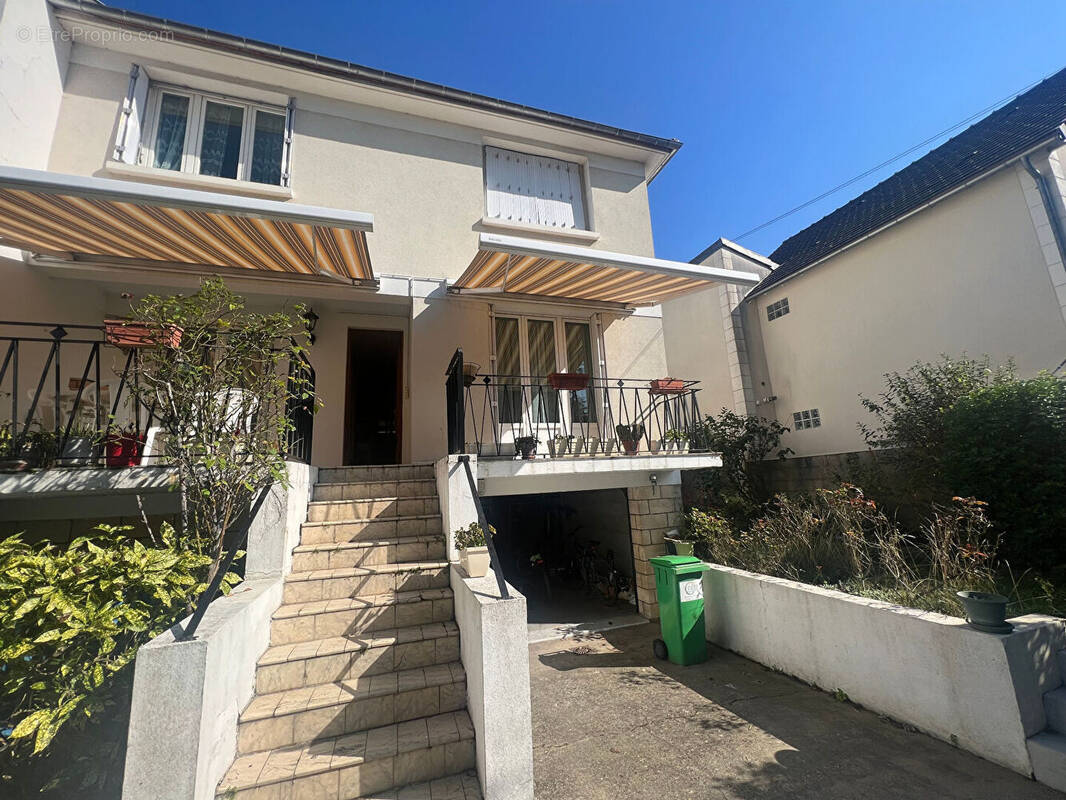 Maison à SARTROUVILLE