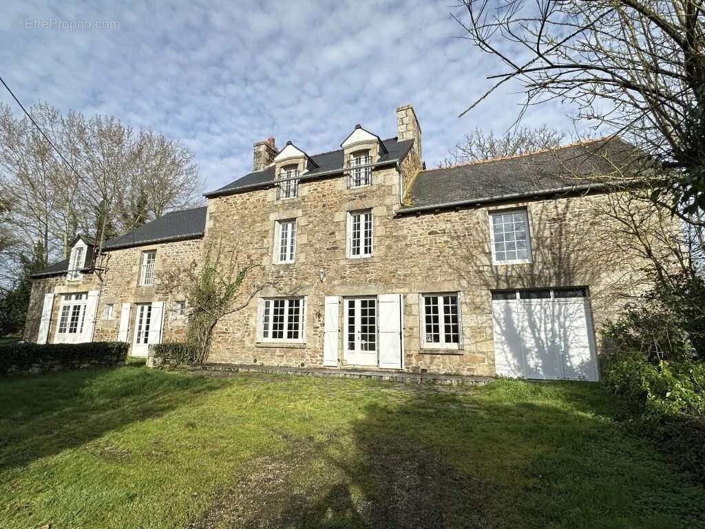 Maison à LANVALLAY