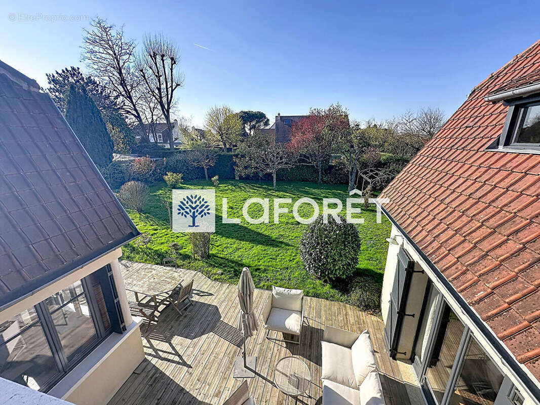 Maison à SAINT-NOM-LA-BRETECHE