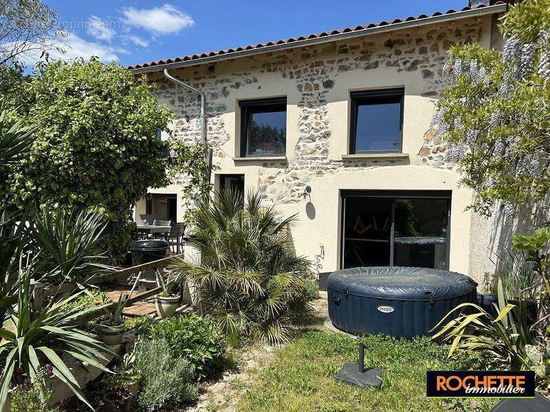 Maison à MONTROND-LES-BAINS