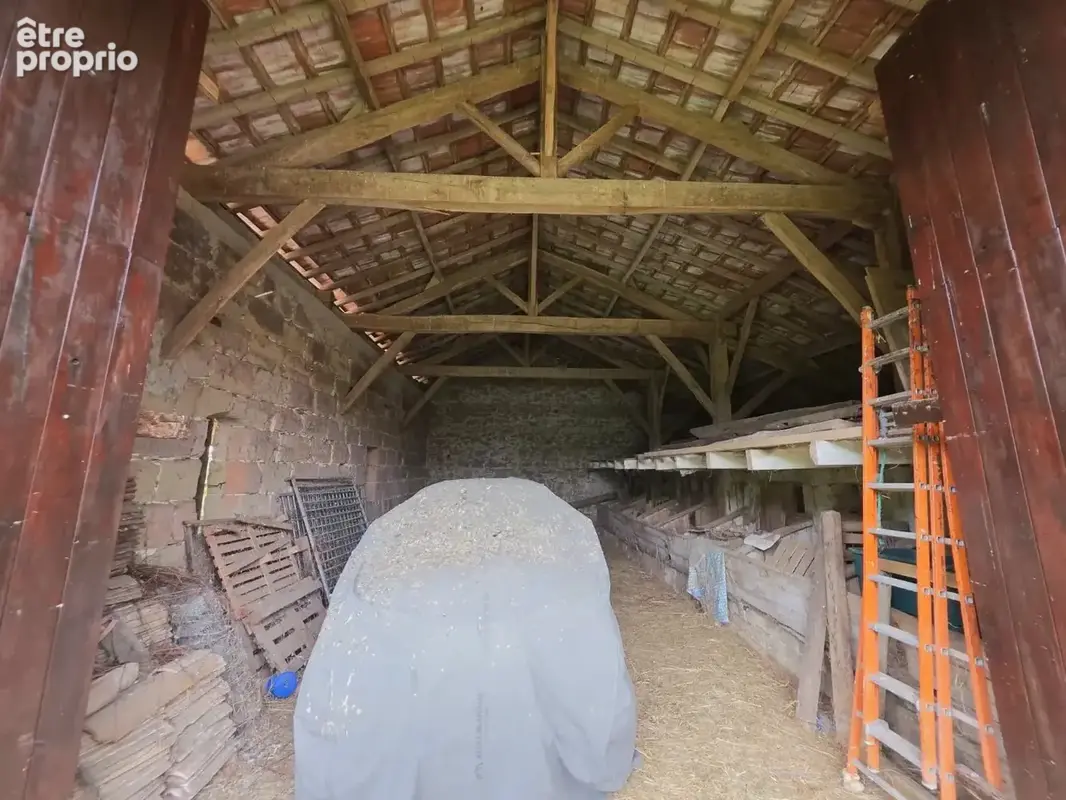 Maison de campagne avec dépendances et terrain proche des commodités - photo 9