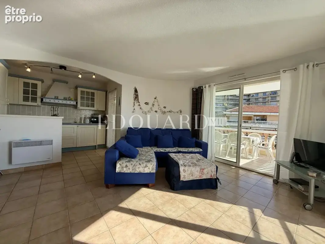 En exclusivité trois pièces avec terrasse, vue mer et garage, dans résidence de standing avec piscine - photo 6