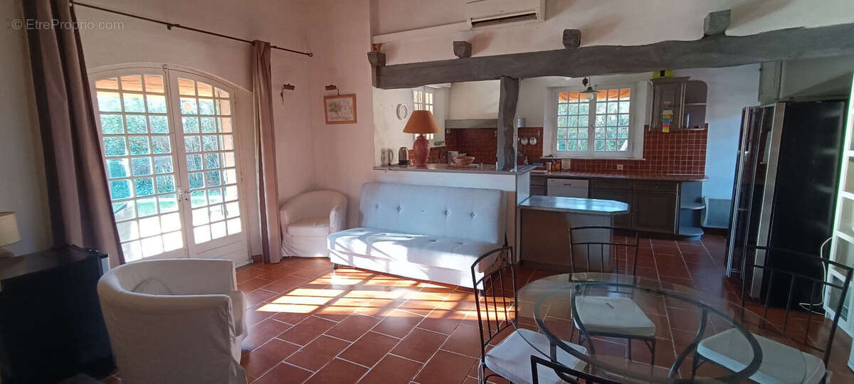 ** MAISON de Plain-pied ** Terrasses & Piscine ** Dépendances ** Garage & Stationnements ** - photo 6