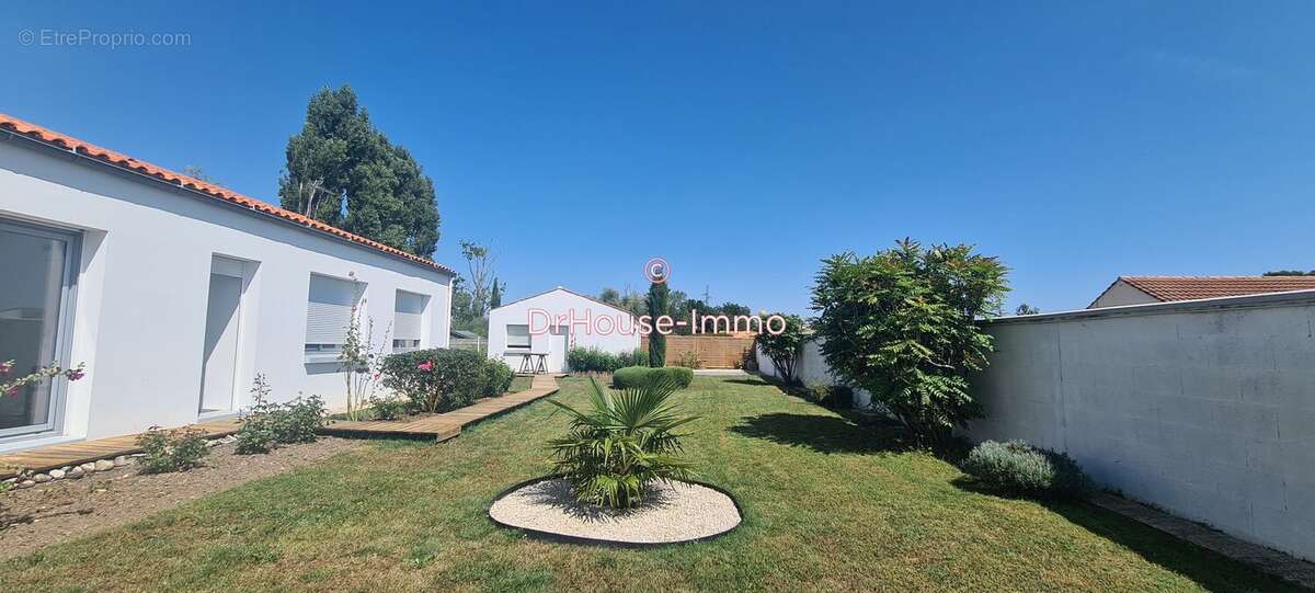 Maison à CHAMPAGNE-LES-MARAIS