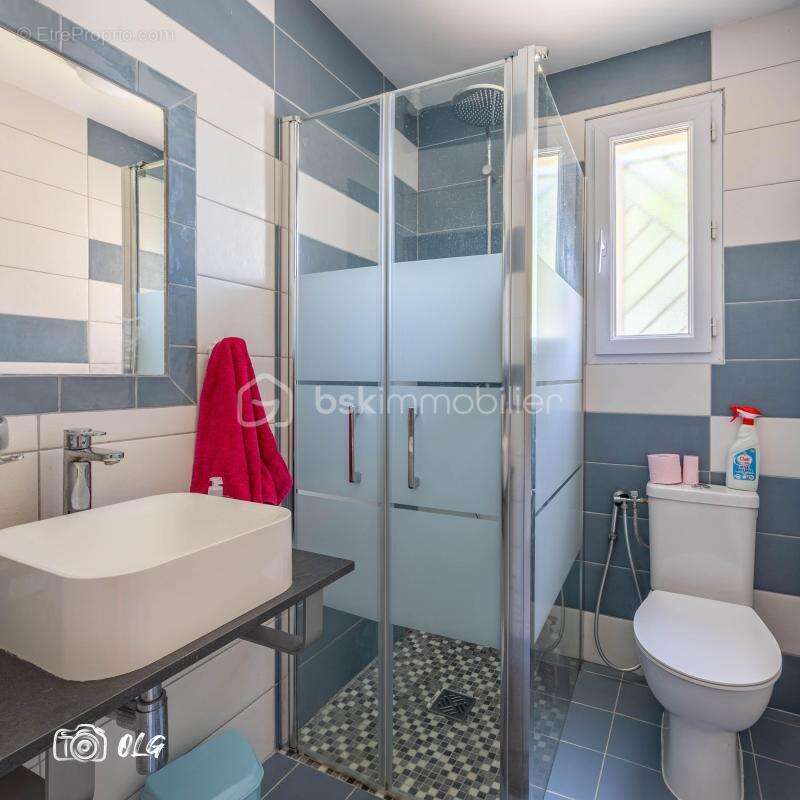 Maison T6 de 142 m² + Maison T3 de 60 m² sur 1730 m² de terrain avec piscine et dépendances - photo 13